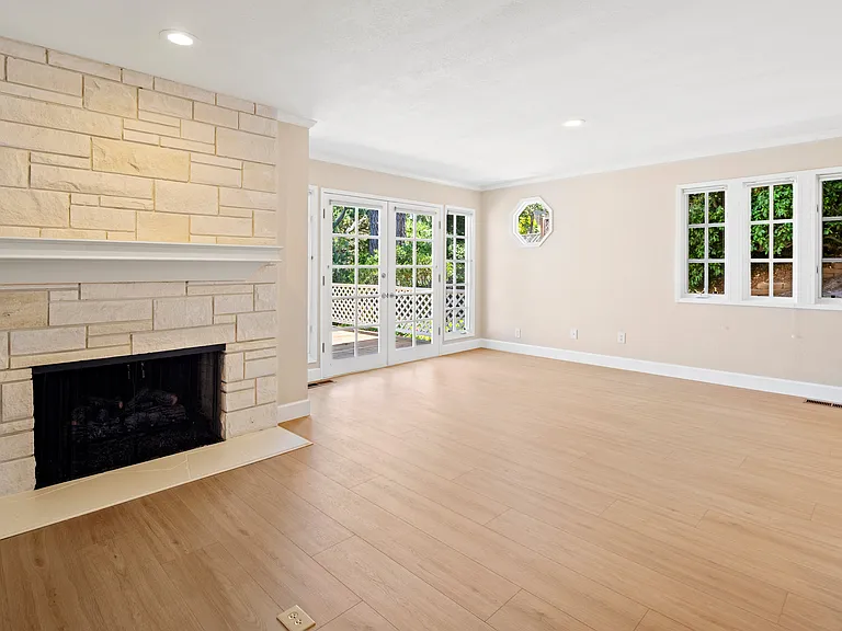 642 Toyon Dr — Photo 15
