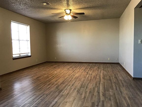 4th image of 617 Amy Dr