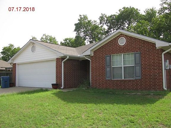 2nd image of 105 Oakwood Dr