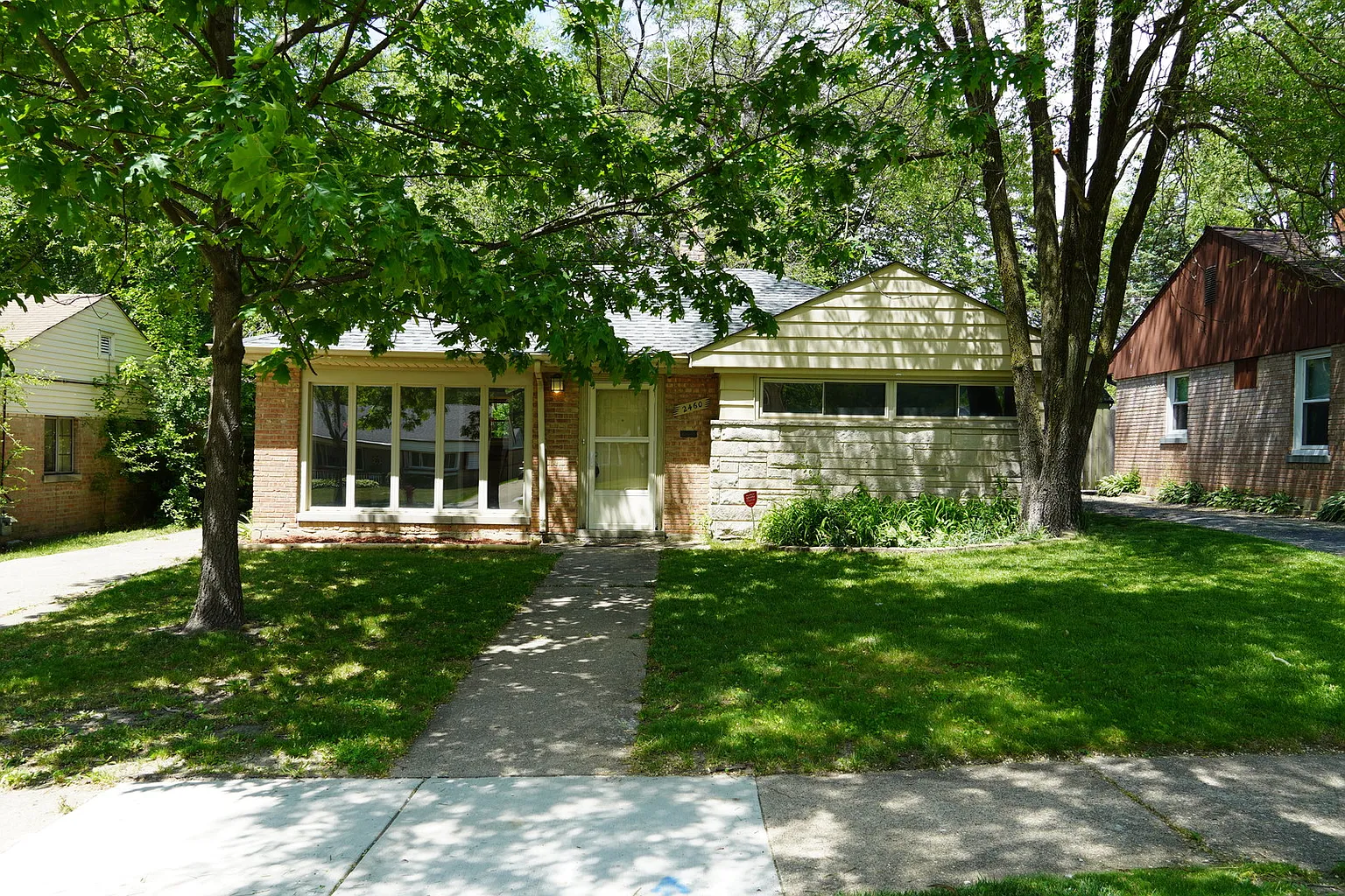 2460 Hawthorne Rd photo 1