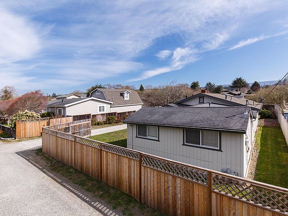 4th image of 1735 Mygina Ave