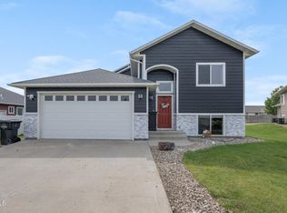 2113 23rd St W, Williston, ND 58801