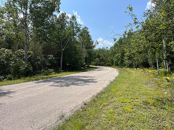 3rd image of 132 Wilderness Dr