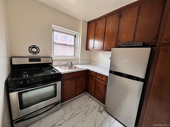 2nd image of 189 Drake Avenue #2C