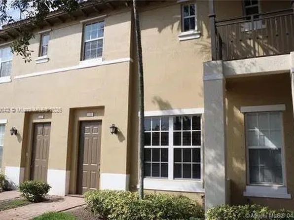 530 SW 147th Ave, Pembroke Pines, FL 33028