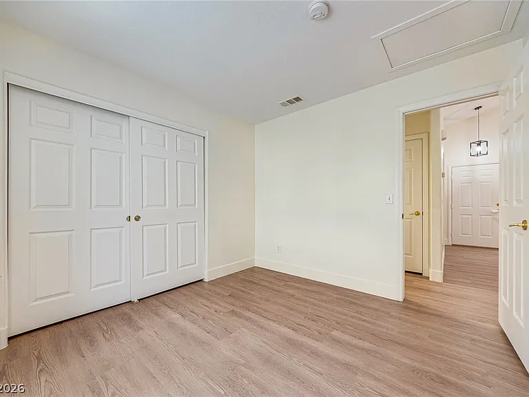 9829 Panorama Cliff Dr — Photo 10