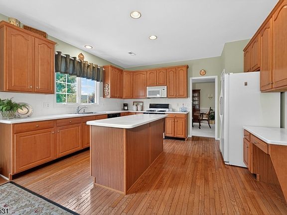 4th image of 21 Surry Lane