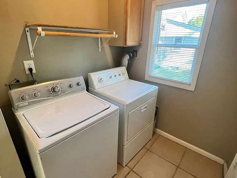 607 N Hocker Ave — Photo 8