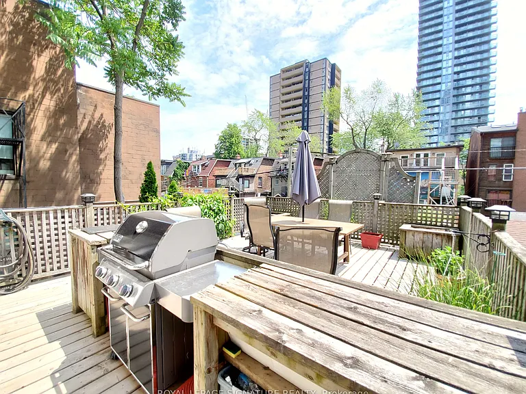47 Gloucester St #UPPER — Photo 16