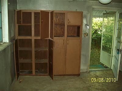 3rd image of 1661 Barney Ave