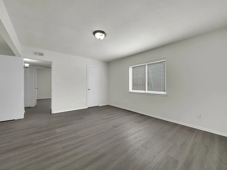 1300 Rivercrest Blvd — Photo 11