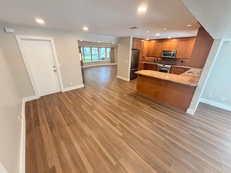 1390 NW 4th St — Photo 13