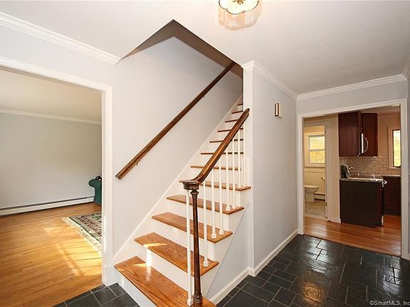 4th image of 6 Woodsend Ave