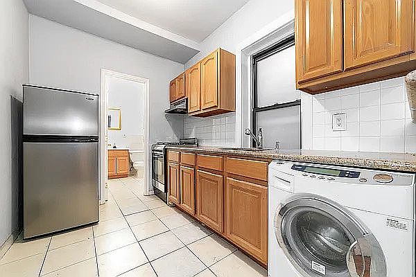 1st image of 308 W 49th St APT 15