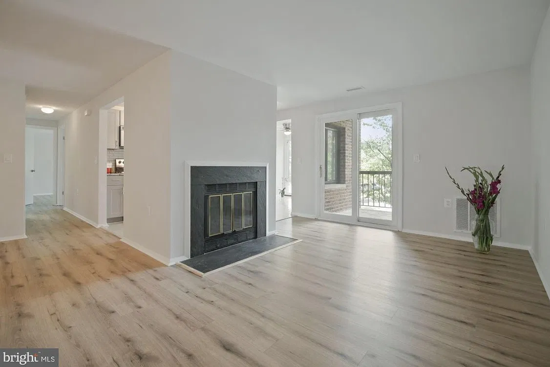 18040 Chalet Dr — Photo 3