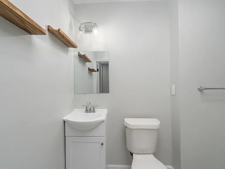 611 Oldham St — Photo 17