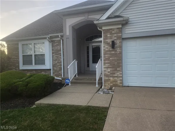 1087 Villa Lago Dr, Macedonia, OH 44056