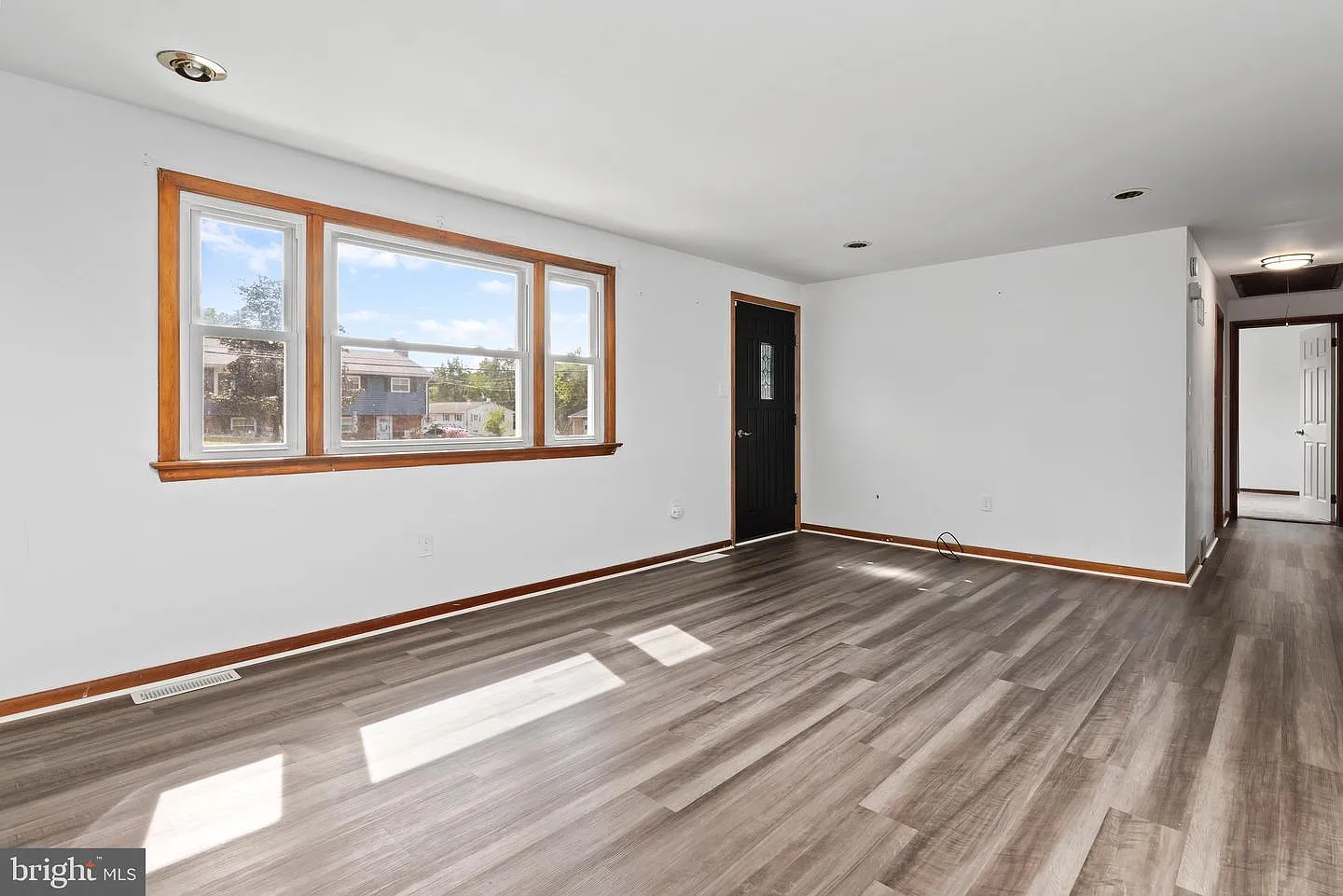 3 bed, 1275 sqft, $2,100 — Photo 4