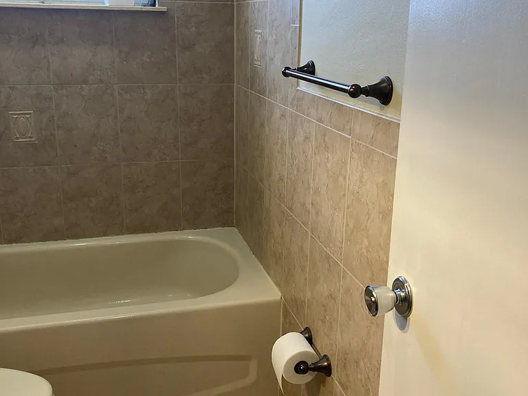 7010 Oakshire Dr — Photo 23