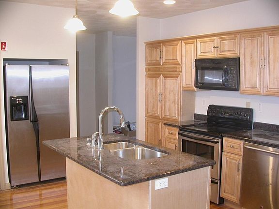 4th image of 35 Carolina Ave