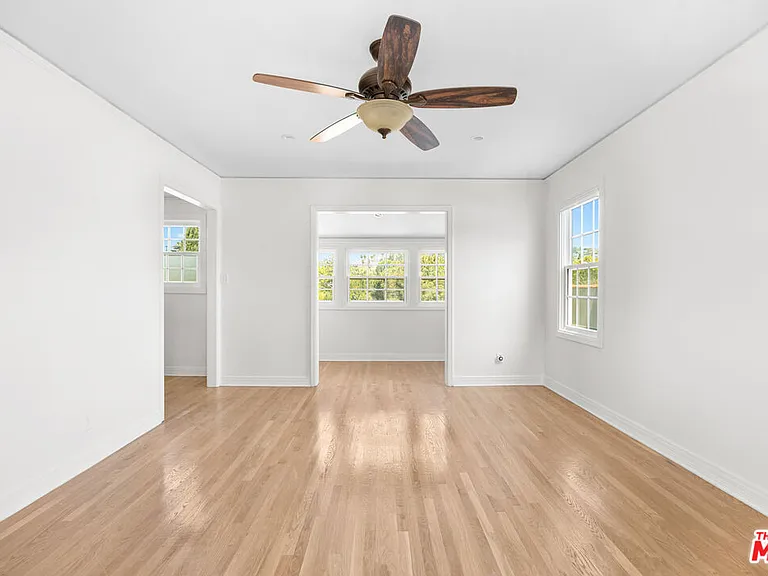 2411 Saint George St — Photo 15