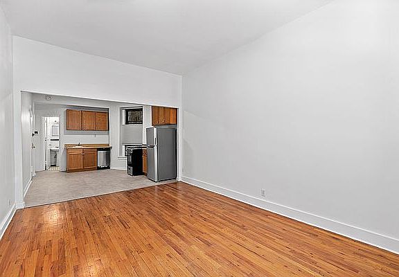 3rd image of 169 W 80th St APT 1A