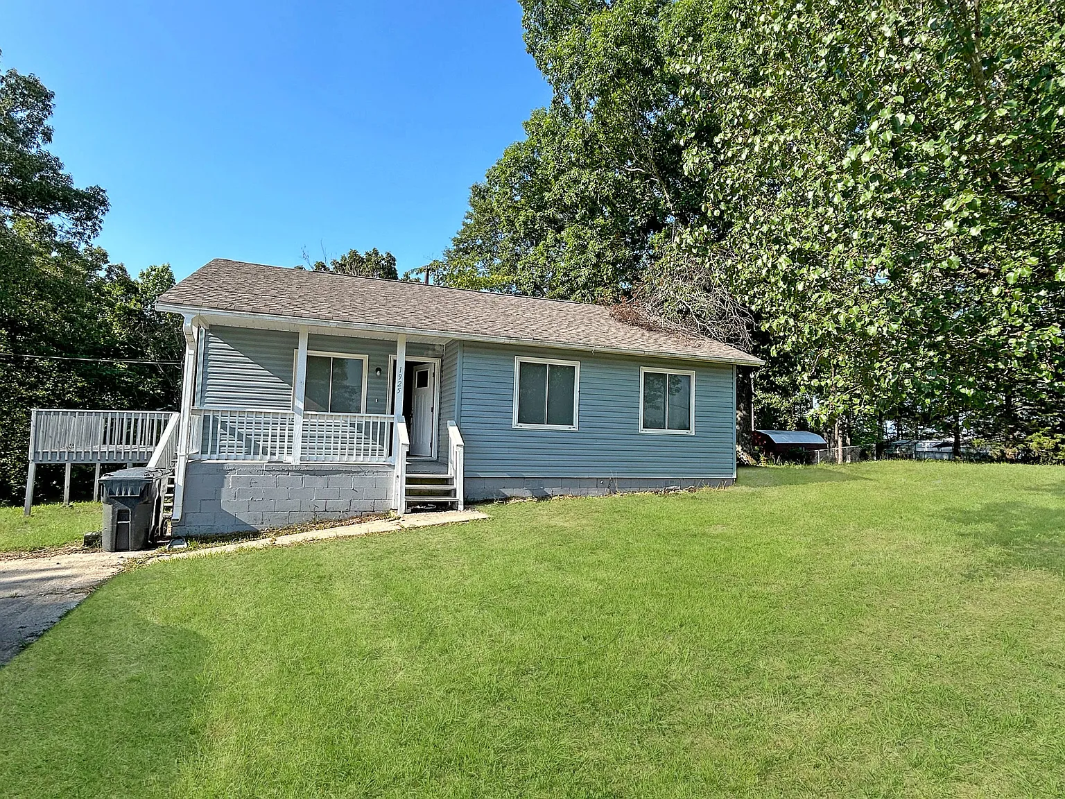 3 bed, 1.5 bath, 1005 sqft, $1,395 — Photo 1