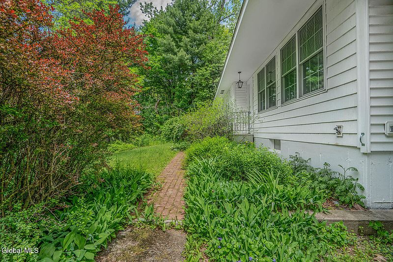 3rd image of 470 Hoag Road