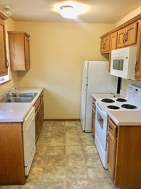 4th image of 20380 Skyview Dr APT B