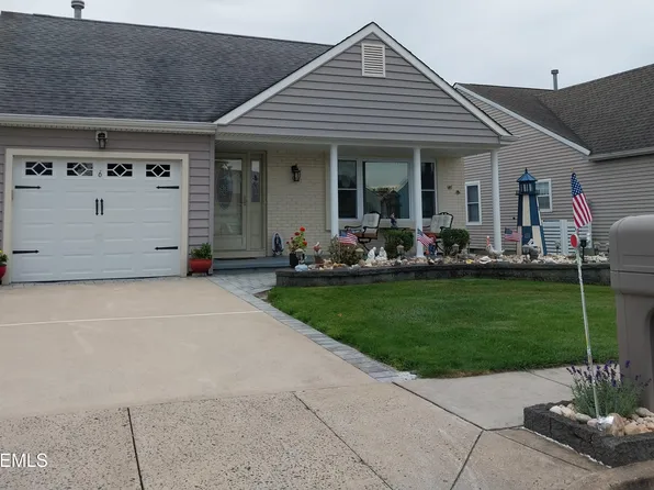6 Sandhurst Court, Toms River, NJ 08757