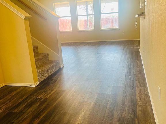 4th image of 9200 Goldenview Dr