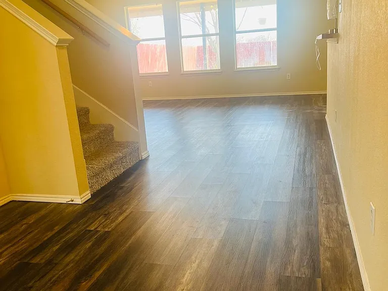 9200 Goldenview Dr — Photo 4