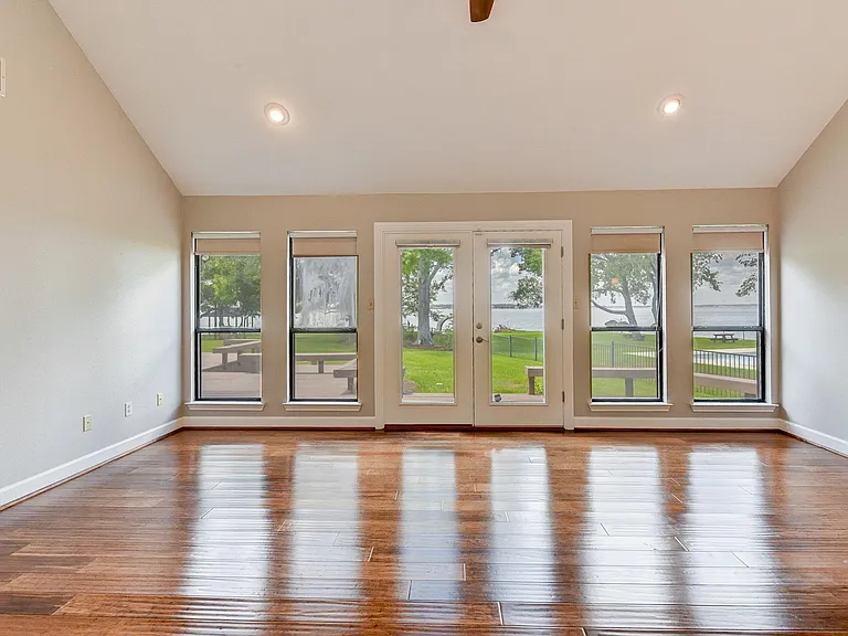 10045 Valley Dr S — Photo 27