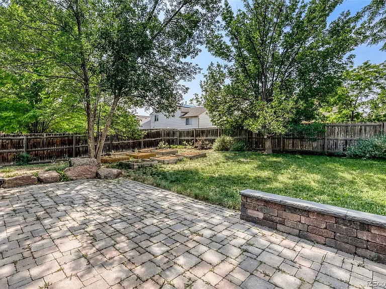 1633 Deerwood Dr — Photo 15