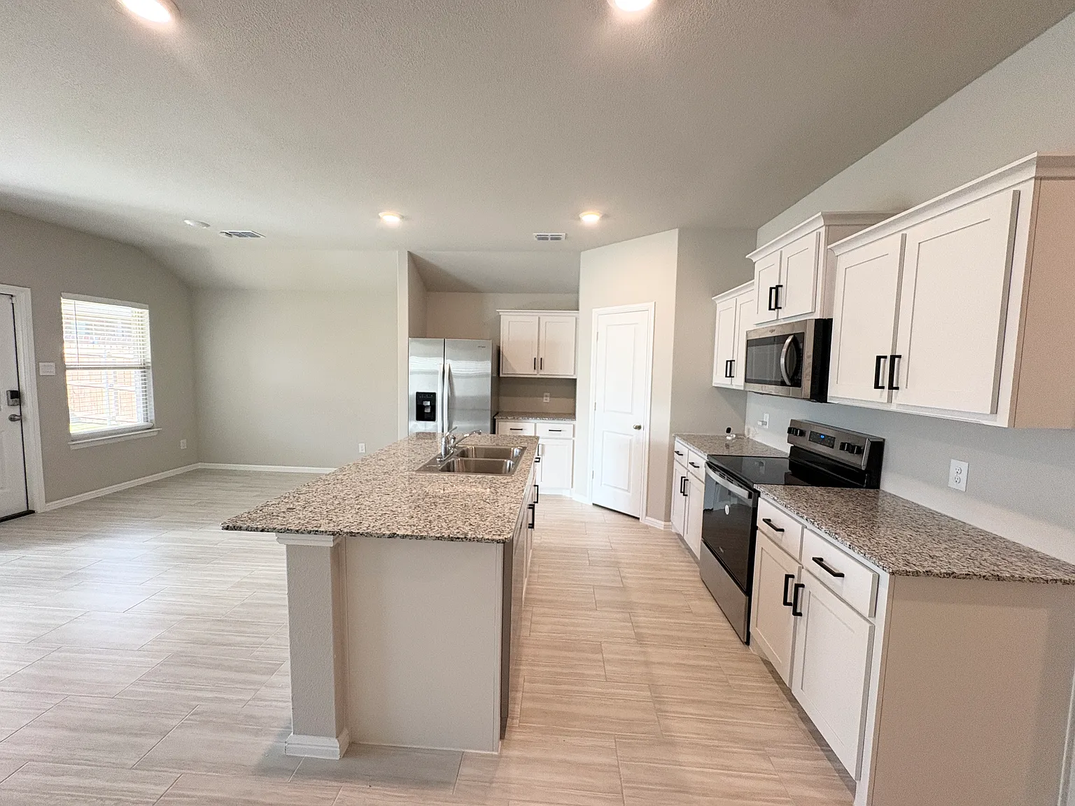 4 bed, 1839 sqft, $2,400 — Photo 4