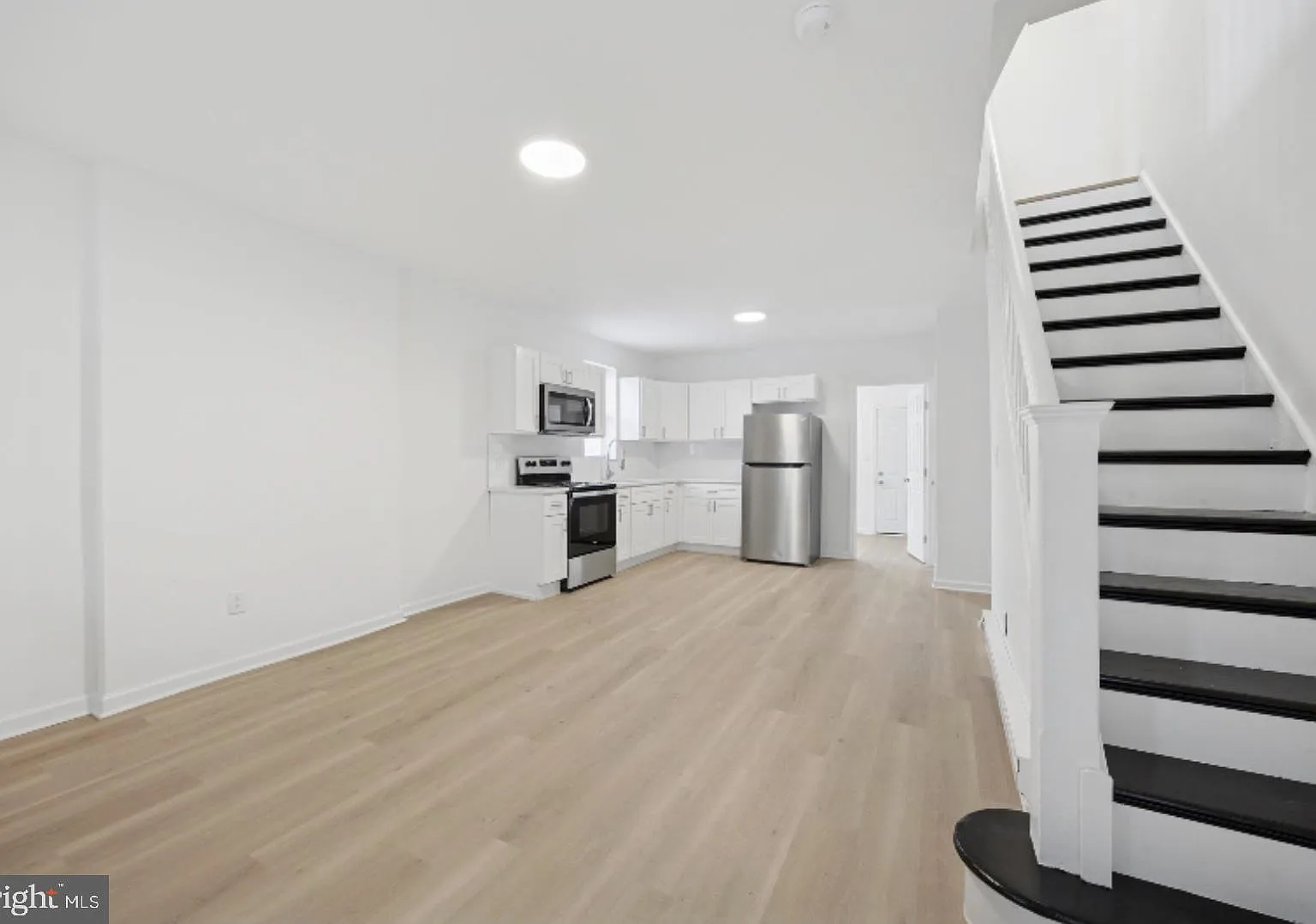4 bed, 1190 sqft, $1,800 — Photo 3
