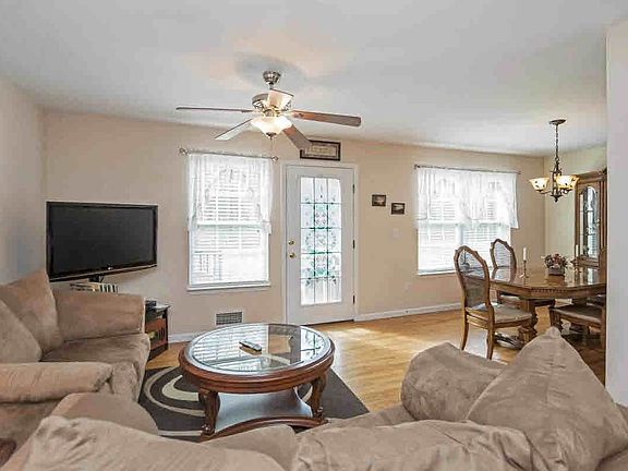 5th image of 143 Pinebrook Dr #0