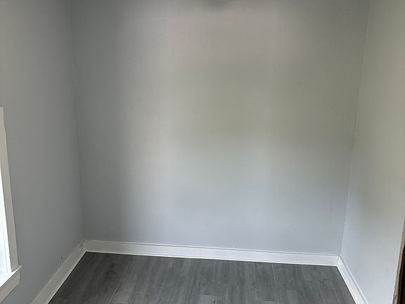 5th image of 537 E Ave E