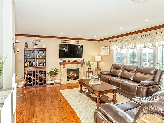 2nd image of 106 Beverly Rd