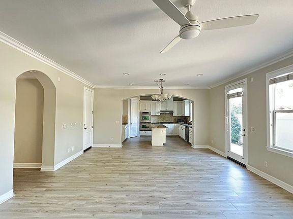 2nd image of 211 Canyon Cir