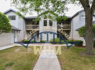 9390 W Loomis Rd UNIT 3, Franklin, WI 53132