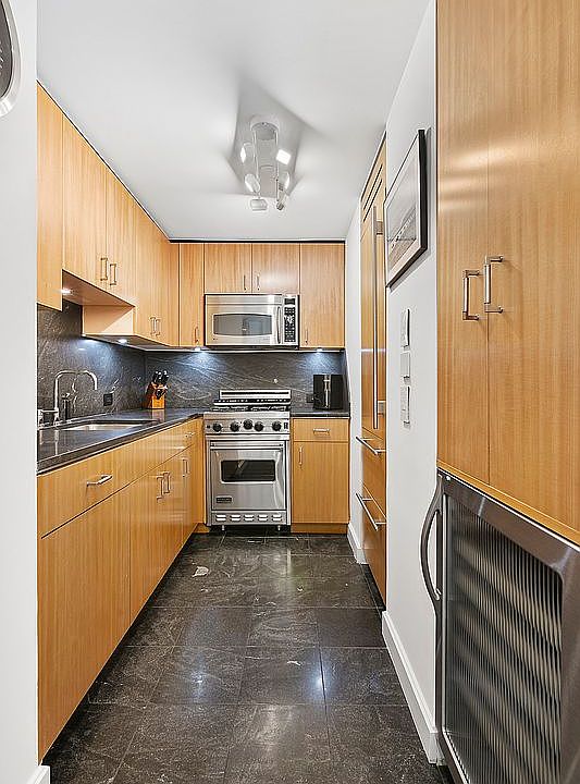 1st image of 100 W 58th St APT 5H