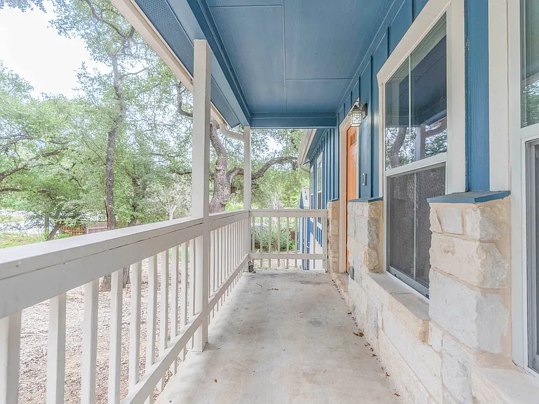 1015 Twin Deer Ln — Photo 3