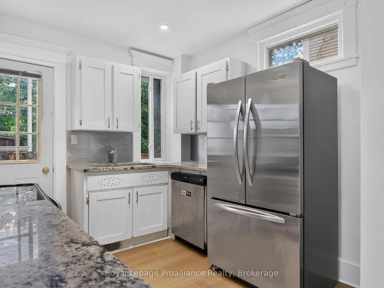 367 Edinburgh St — Photo 7