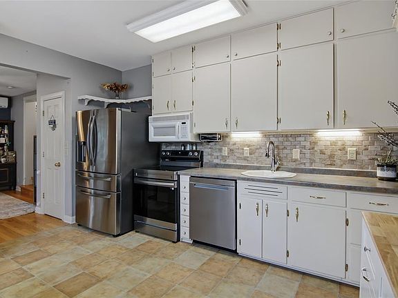 3rd image of 28 W Stout Street