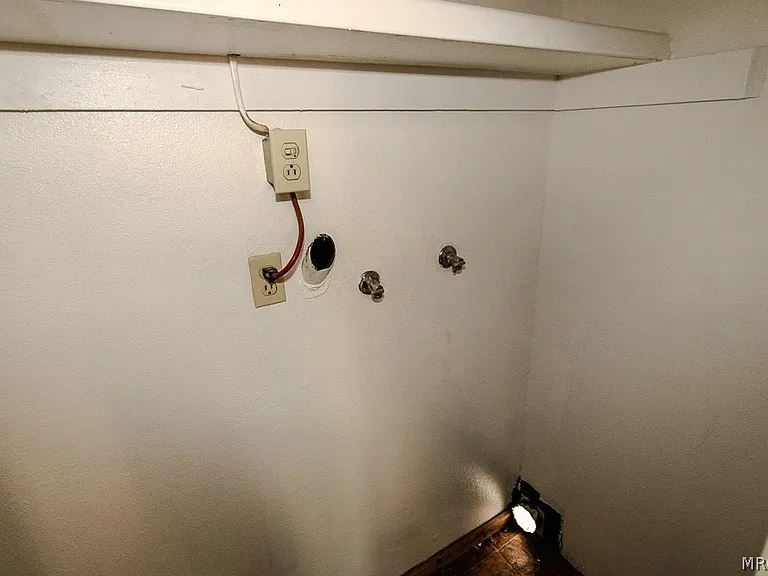 376 Santa Barbara Ave — Photo 10