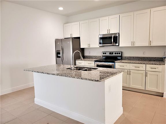2nd image of 886 Fraser Dr