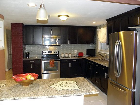 4th image of 71 Stephen Dr