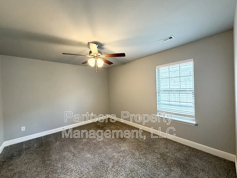 5910 NW Hancock St — Photo 9