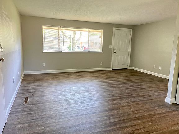 5th image of 4418 Primrose Ln